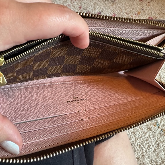 AUTHENTIC LOUIS VUITTON | Damier Ebene w Rose Ballerine interior Zippy Wallet - Picture 6 of 16